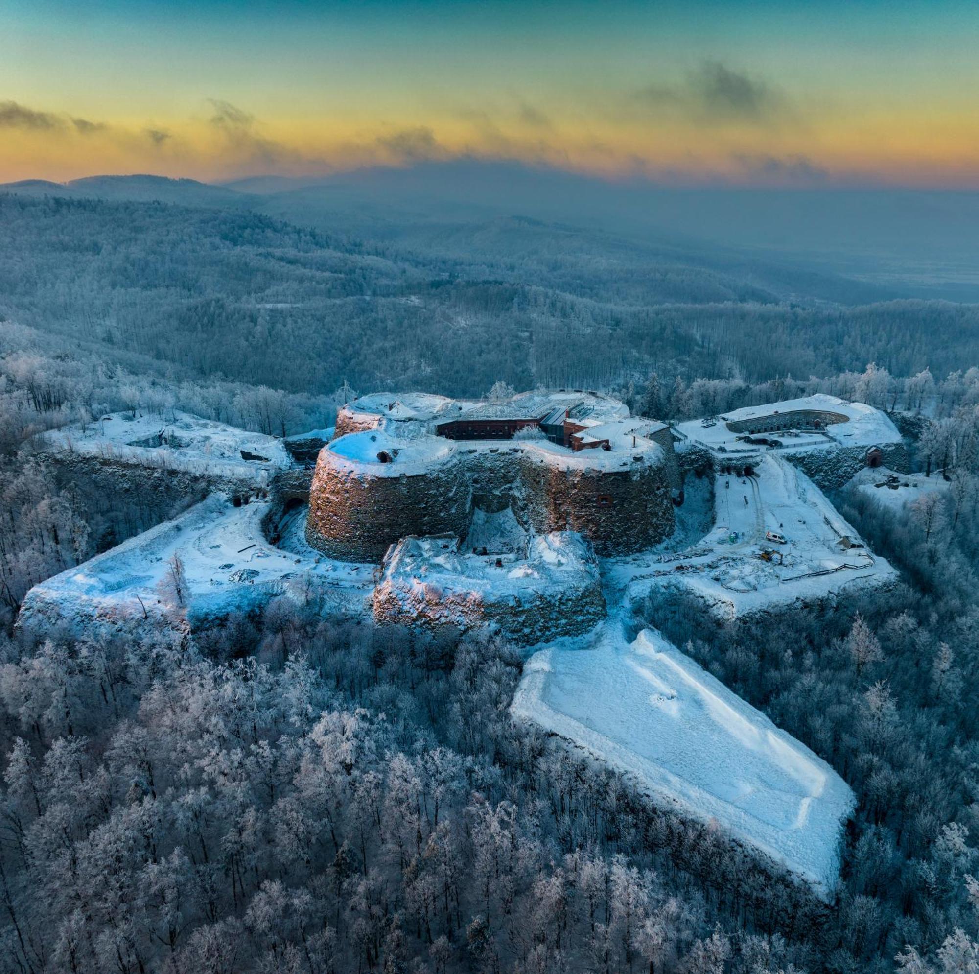Twierdza Srebrna Gora Donzon Exterior foto