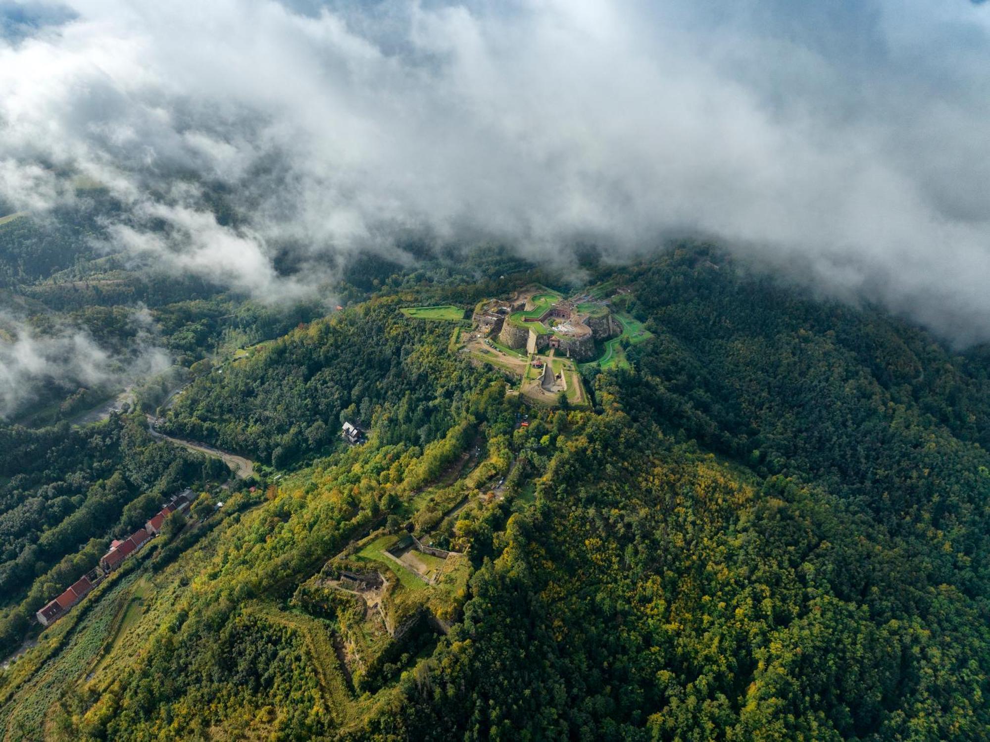 Twierdza Srebrna Gora Donzon Exterior foto